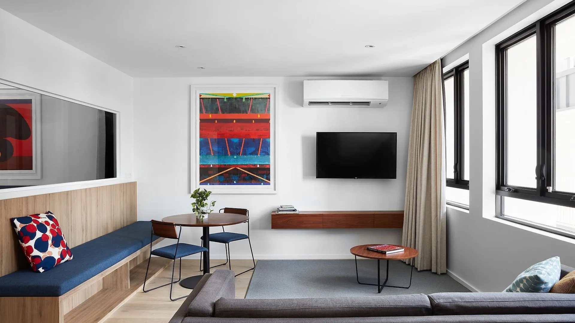 **** Hotel The Johnson Brisbane - Art Series Australia