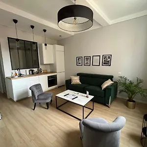 Nouveau Loft: Vieille-ville, Musee Picasso, Marche Apartment Antibes